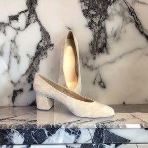 Bella Vita Nude Suede Pump Size 9.5WW